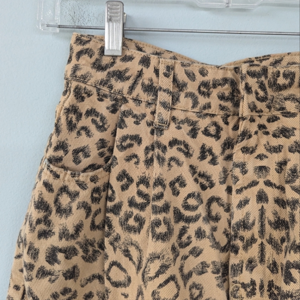 Free People 'We The Free' Animal Print Pleated Denim High Waisted Denim Shorts - Picture 5 of 9